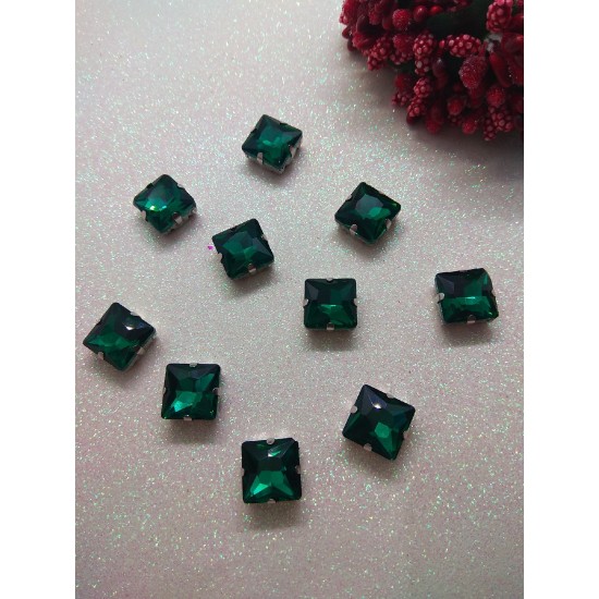 Стразы в цапах "Квадрат" цв. изумрудный, цена за 1 шт